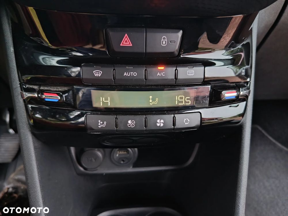 Peugeot 208 1.2 PureTech Allure S&S - 29