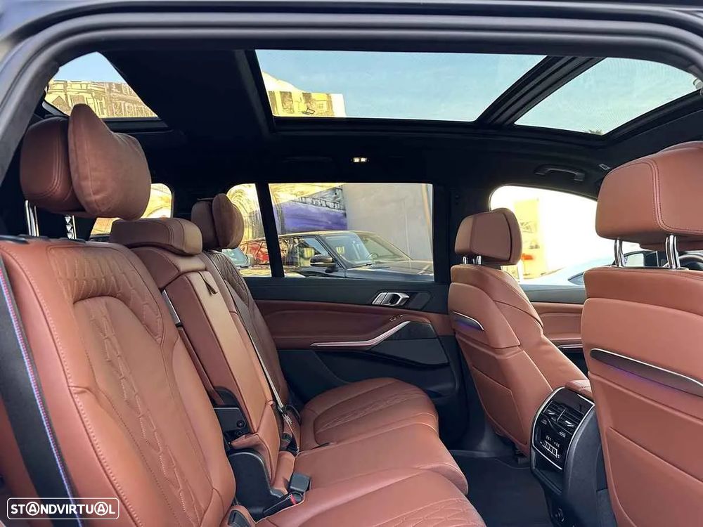 BMW X7 M M60i - 37