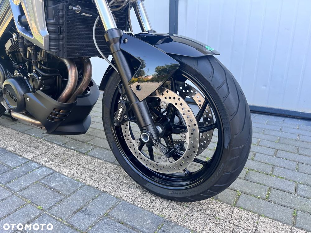 BMW F - 22