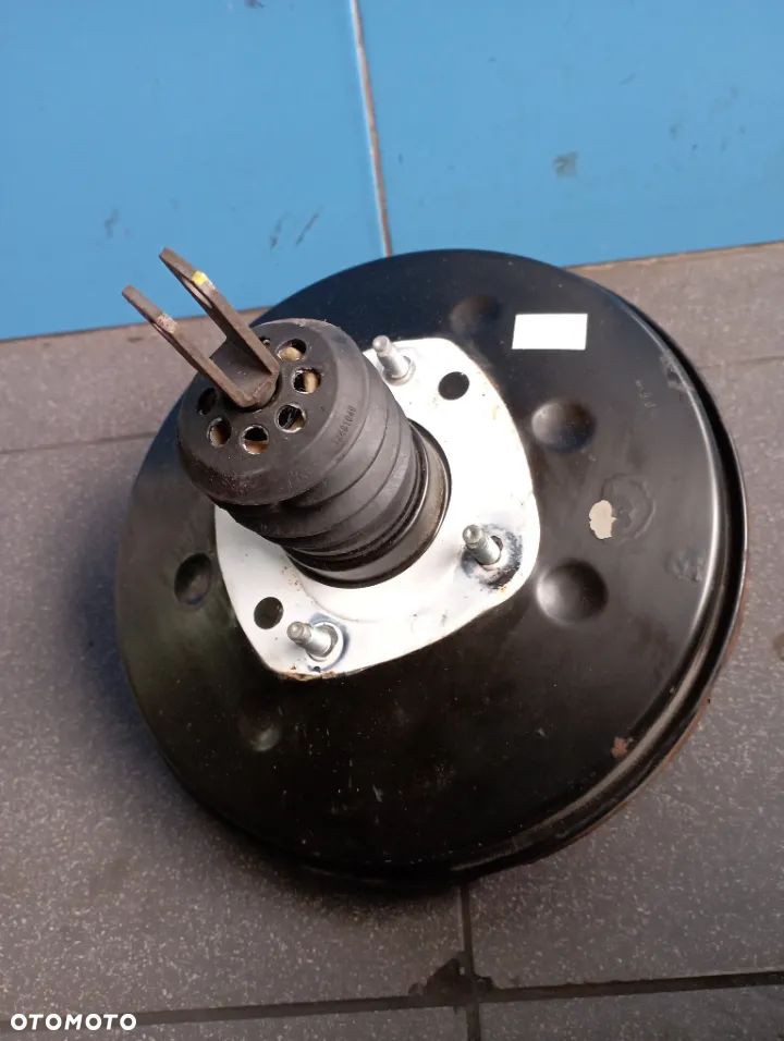 Serwo hamulca Mitsubishi Colt - 1