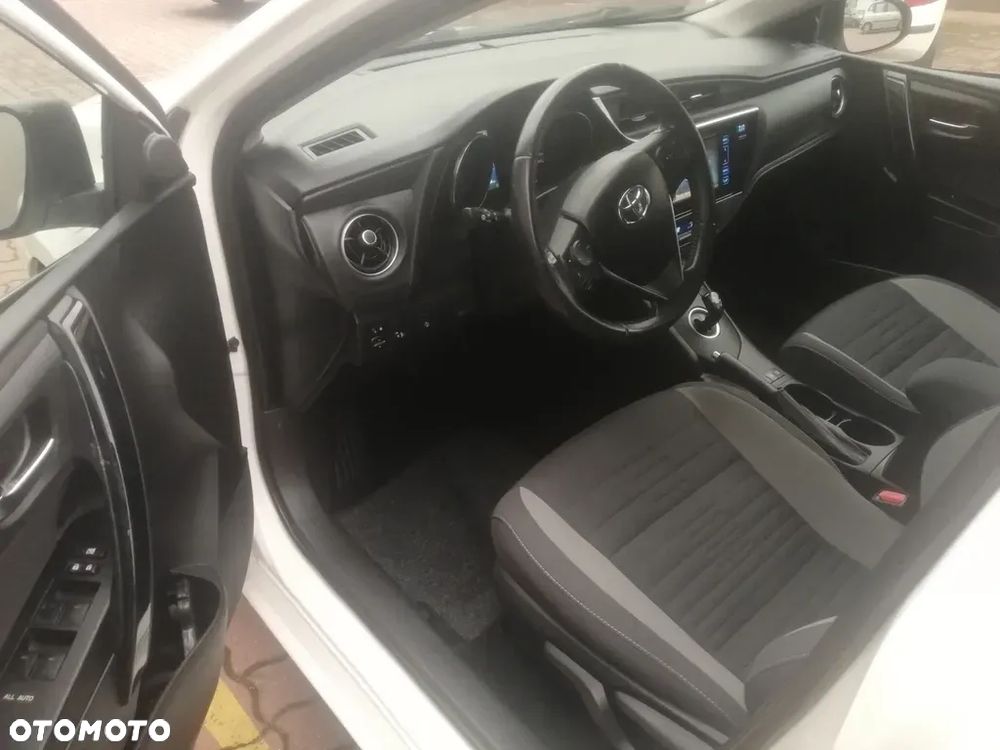 Toyota Auris Hybrid 135 Selection - 32