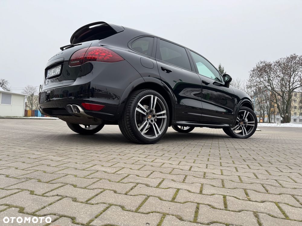 Porsche Cayenne Platinum Edition - 17