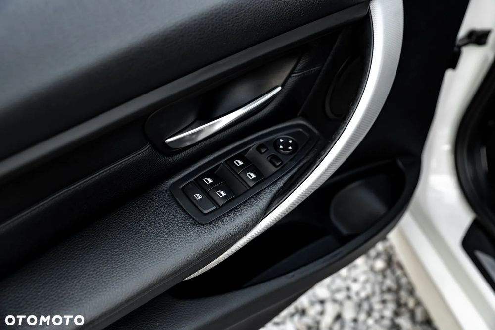 BMW Seria 3 320d xDrive M Sport - 18