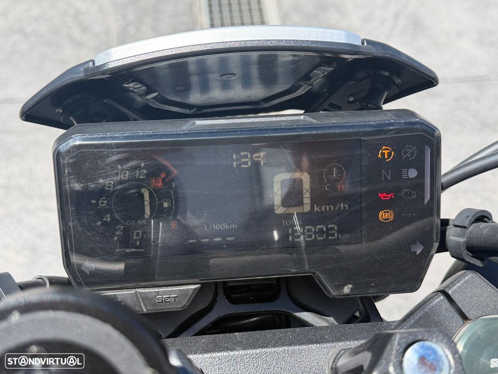 Honda CB R - 9
