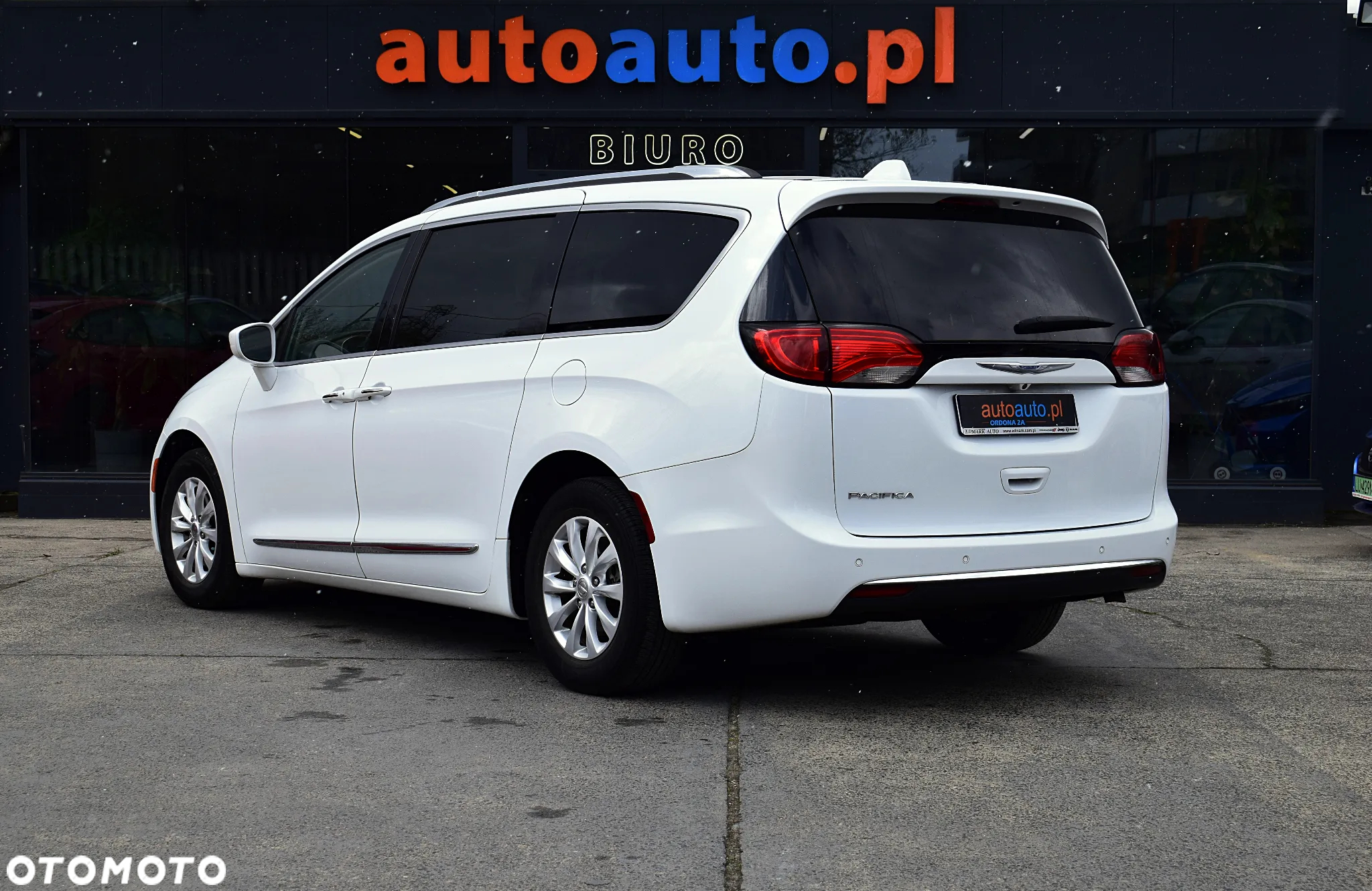 Chrysler Pacifica - 30