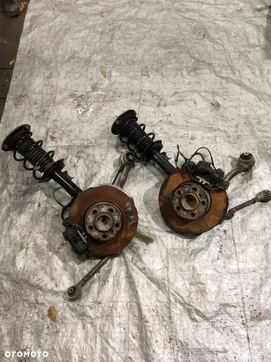 F30 MCPHERSON PRZOD PRAwy lewy stan bdb kopyto - 1