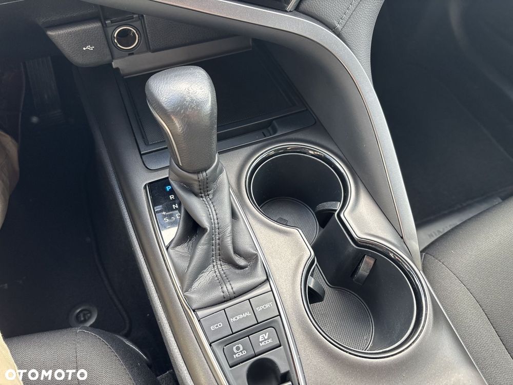 Toyota Camry 2.5 Hybrid Comfort CVT - 25