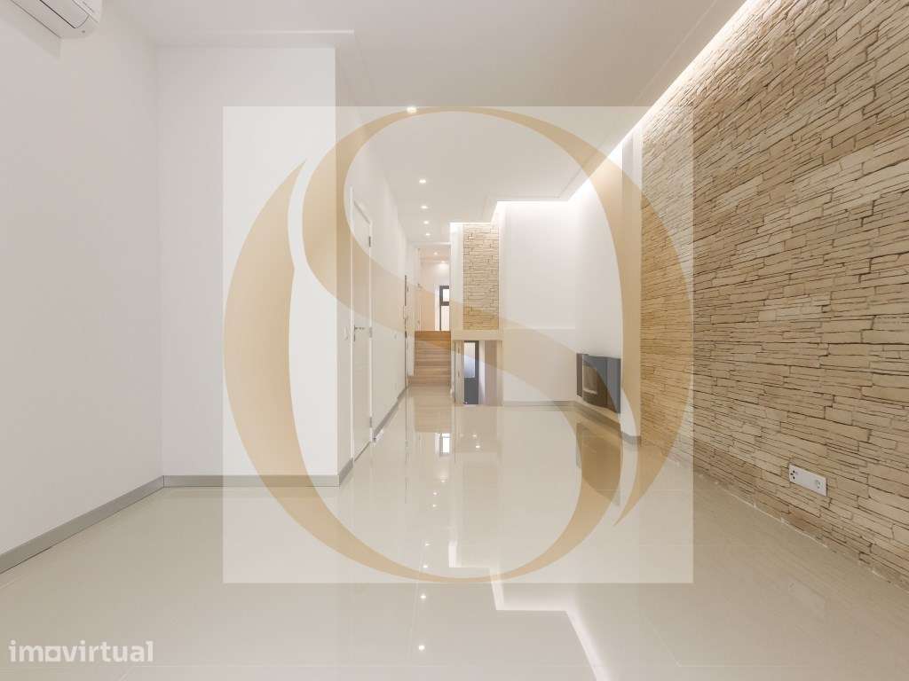 T2 Renovado com Terraço Privativo de 27 m² | Alameda - Grande imagem: 2/21