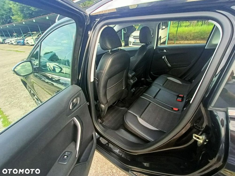 Peugeot 2008 1.6 e-HDi Allure S&S - 31