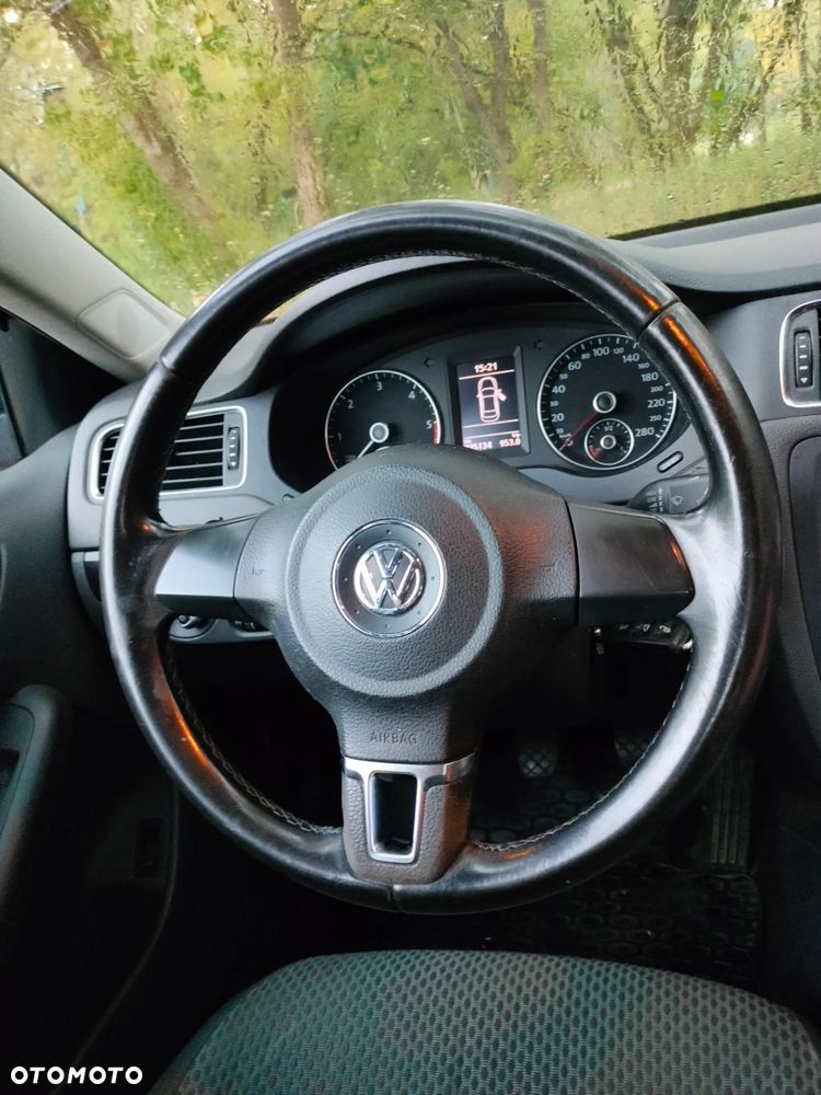 Volkswagen Jetta 1.6 TDI Comfortline - 18