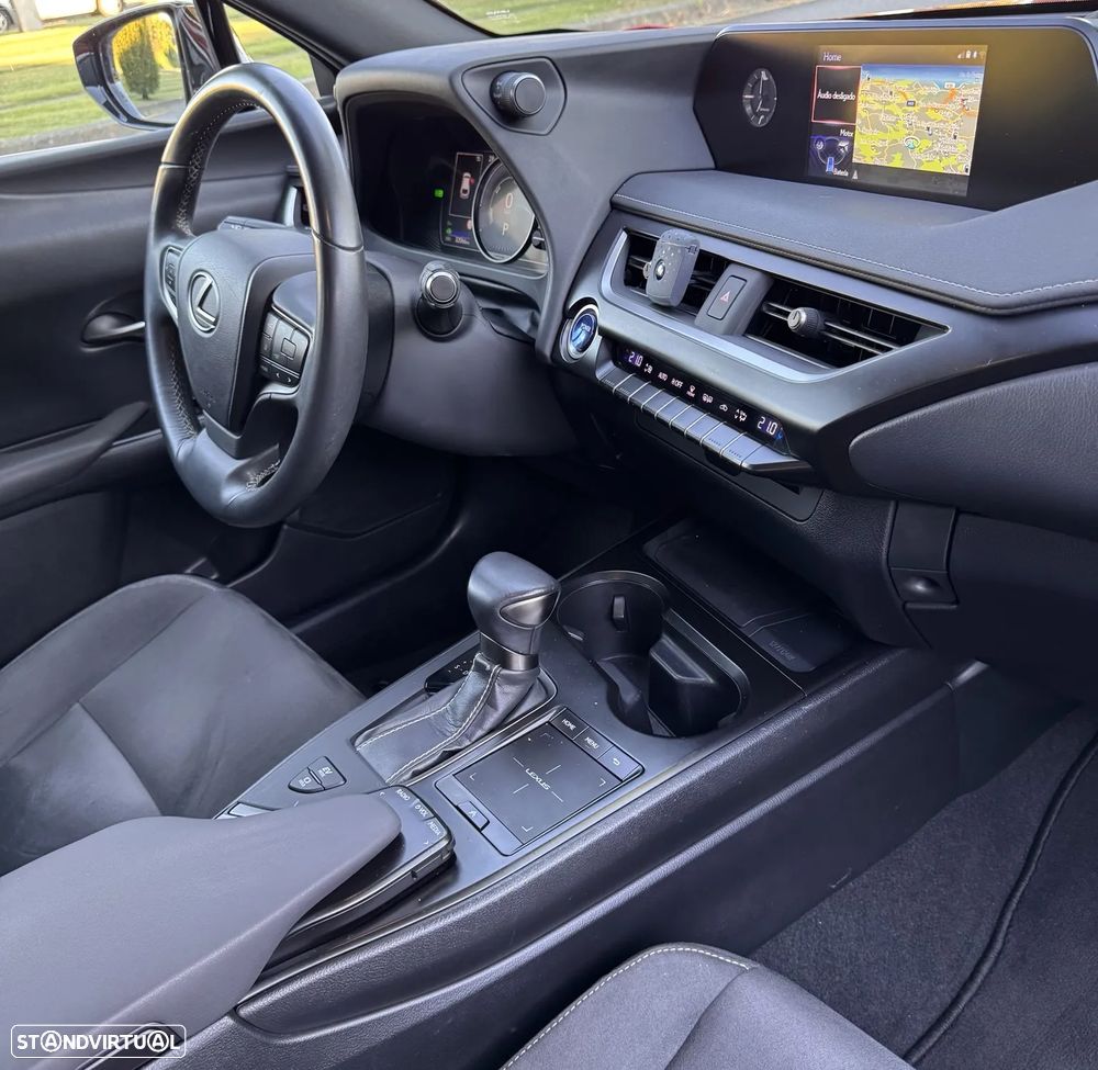 Lexus UX 250h Business - 10