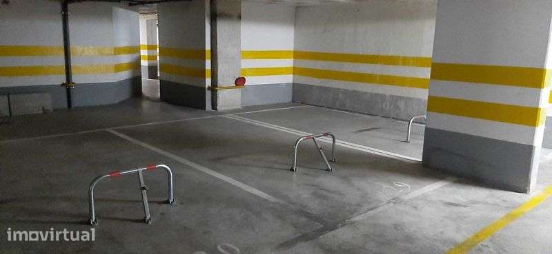 Garagem p/CARRO - Av. Berlim nº 27 - 3 min Aeroporto Aeroporto / A1 - Grande imagem: 2/4