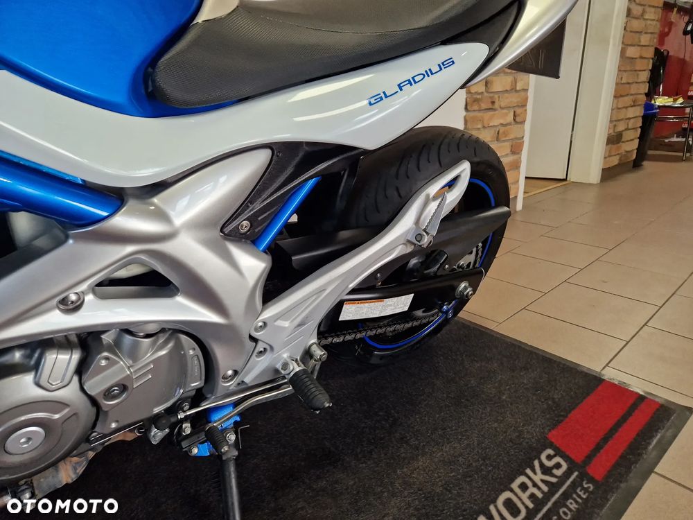Suzuki Gladius - 33