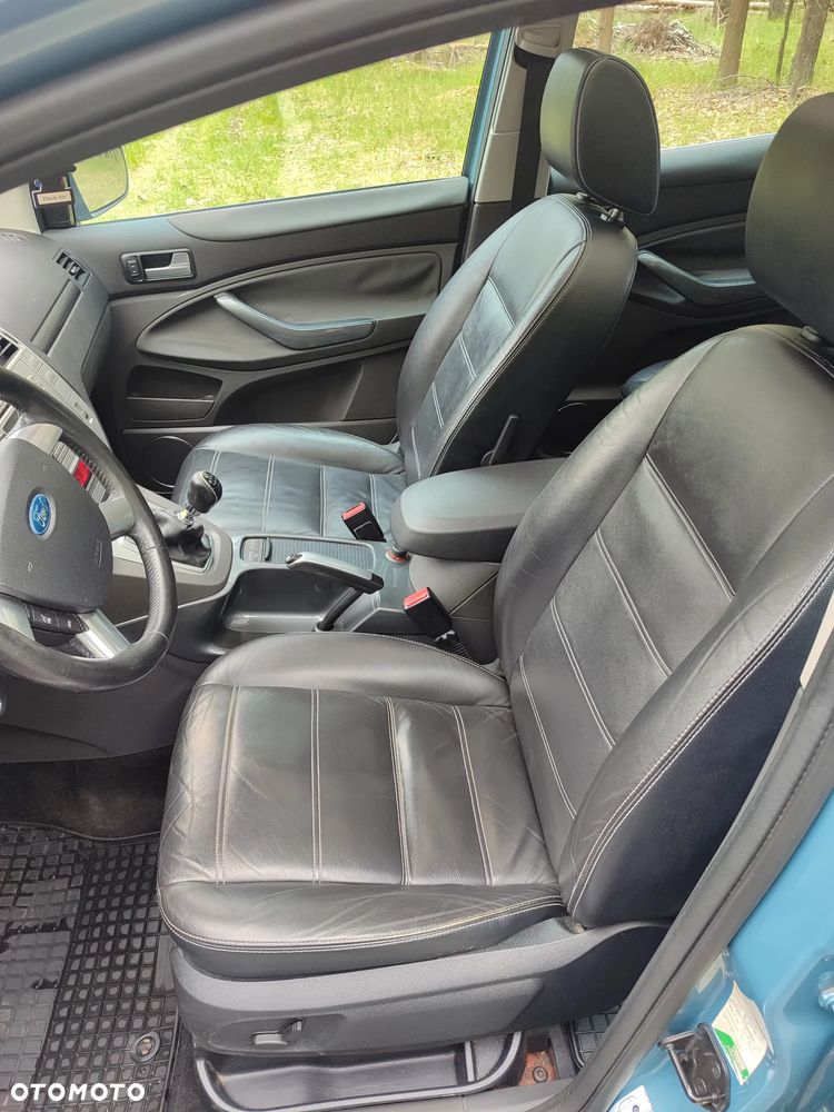 Ford Kuga - 16