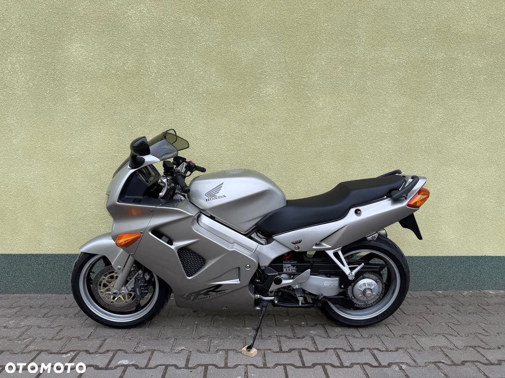 Honda VFR - 24