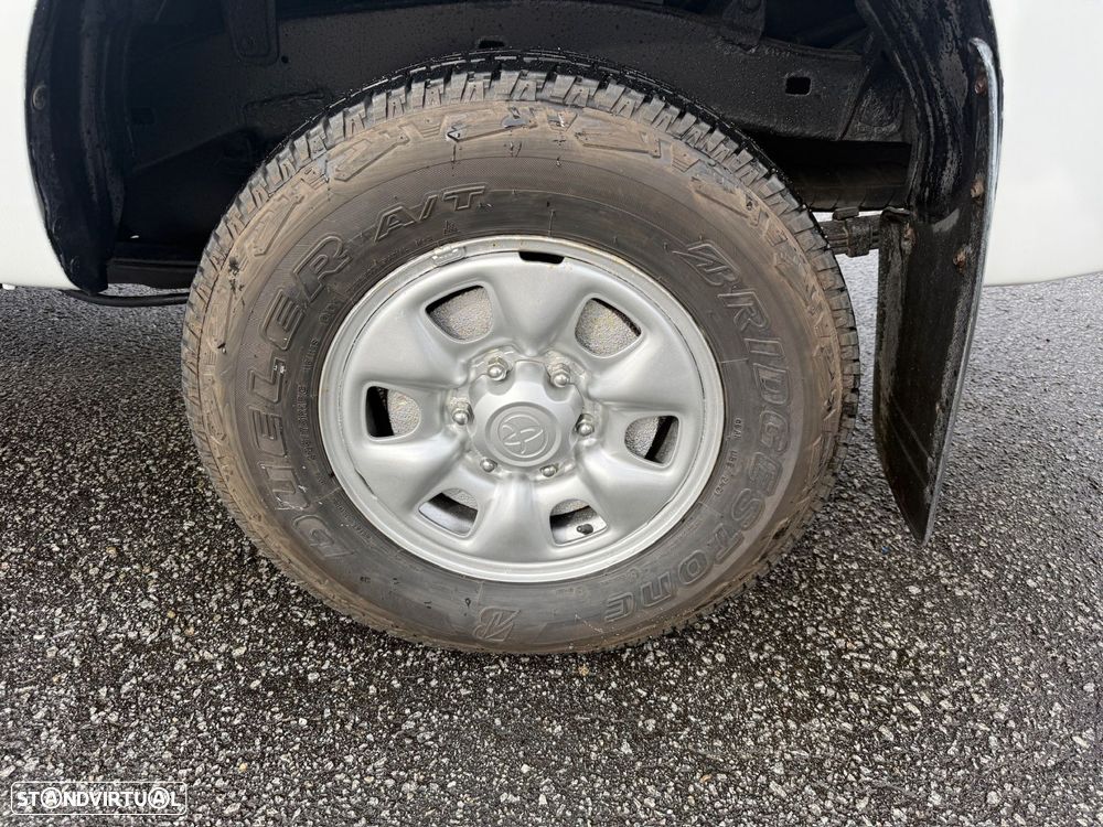 Toyota Hilux - 16