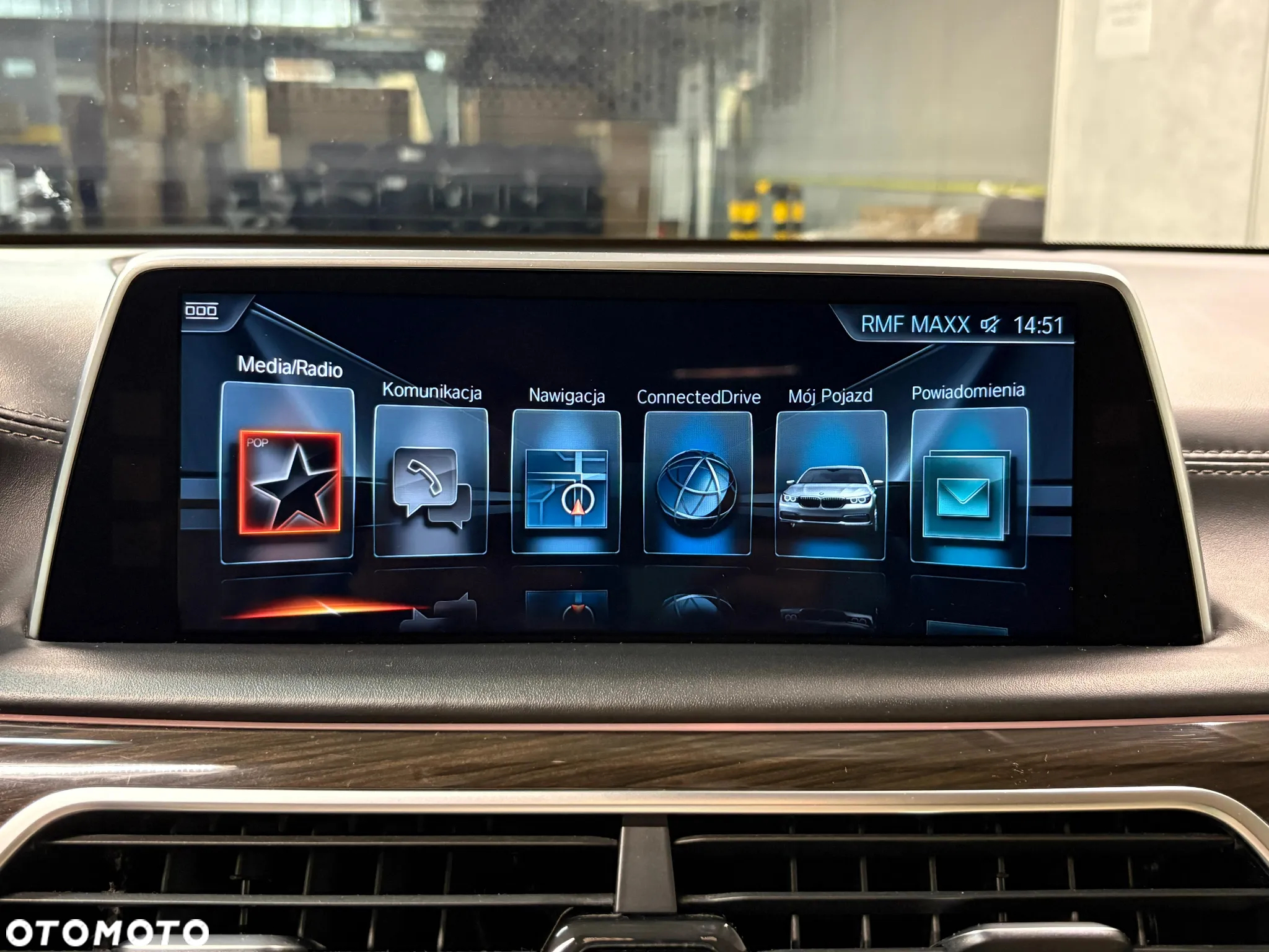 BMW Seria 7 750Li xDrive - 22