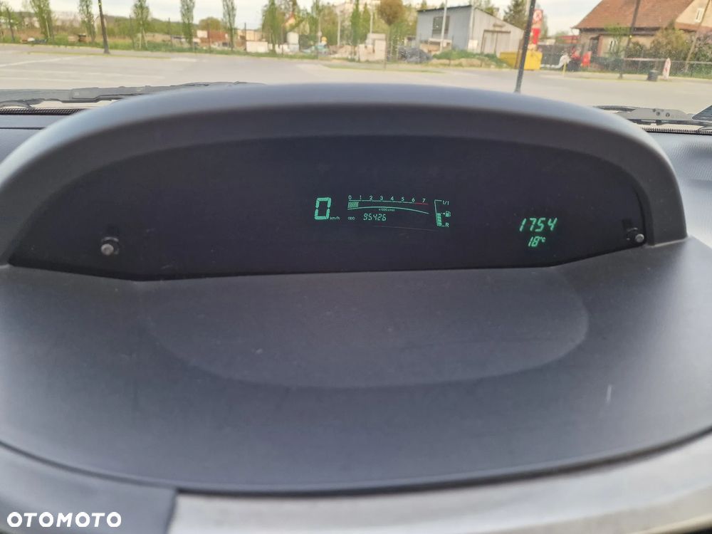 Toyota Yaris 1.0 Premium - 9