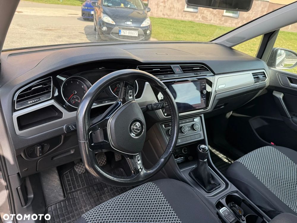 Volkswagen Touran 1.2 TSI BMT Comfortline - 10