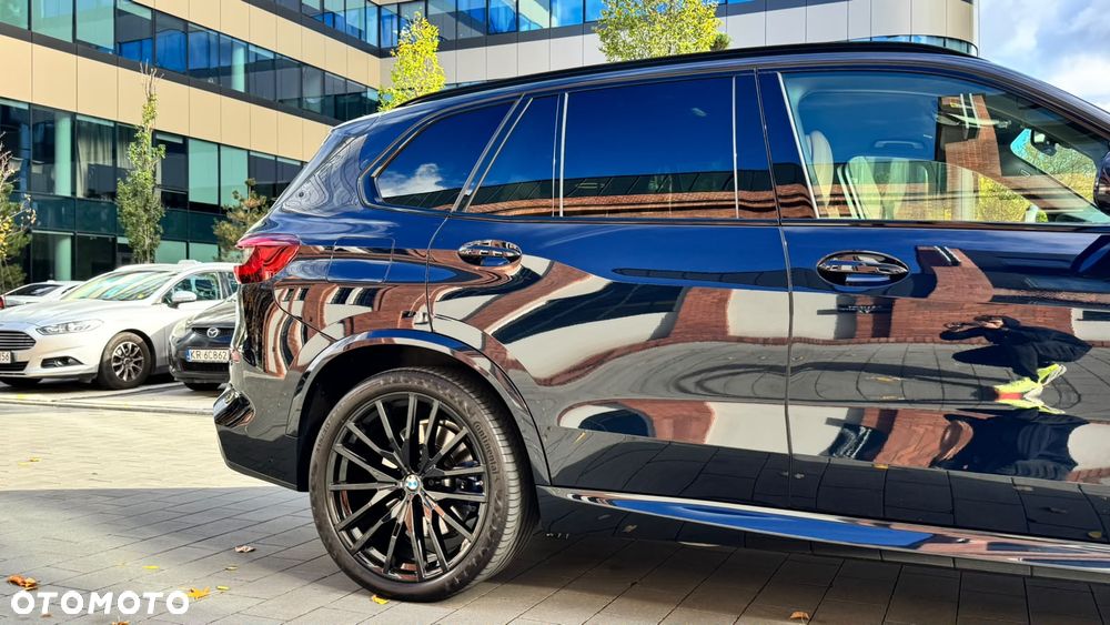 BMW X5 M M50i - 9