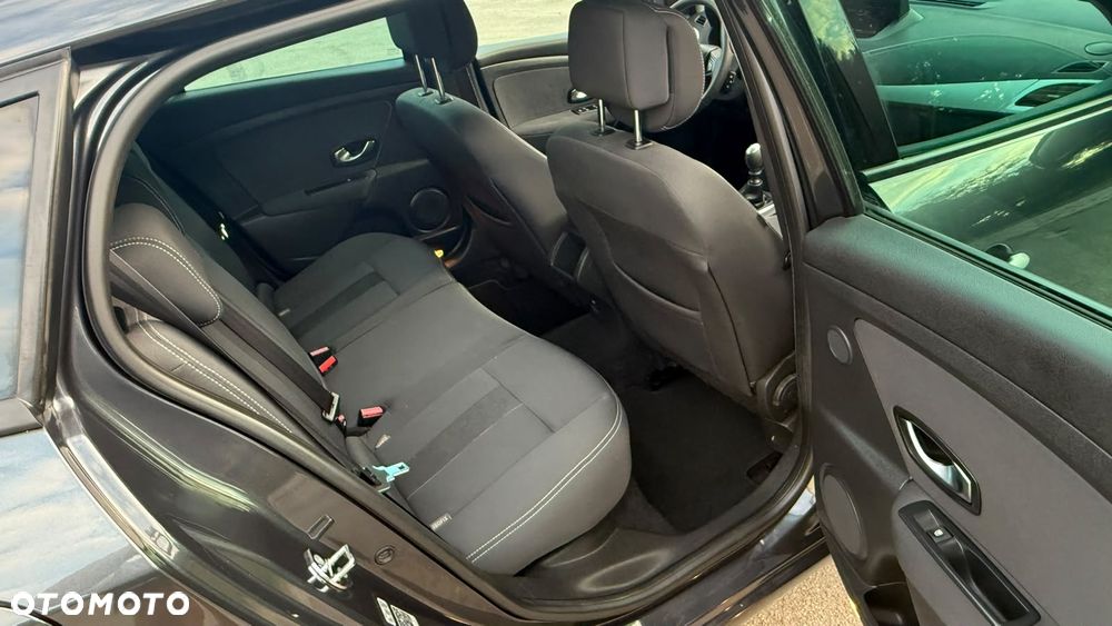 Renault Megane TCe 130 Bose Edition - 10