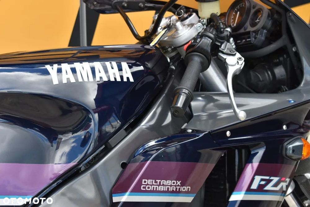 Yamaha FZR - 37