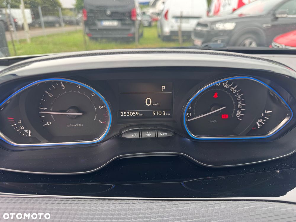 Peugeot 2008 1.2 Pure Tech Allure S&S EAT6 - 20