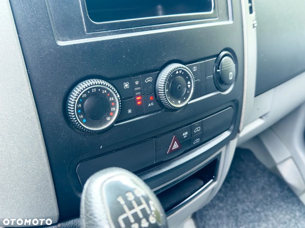 Mercedes-Benz SPRINTER - 28