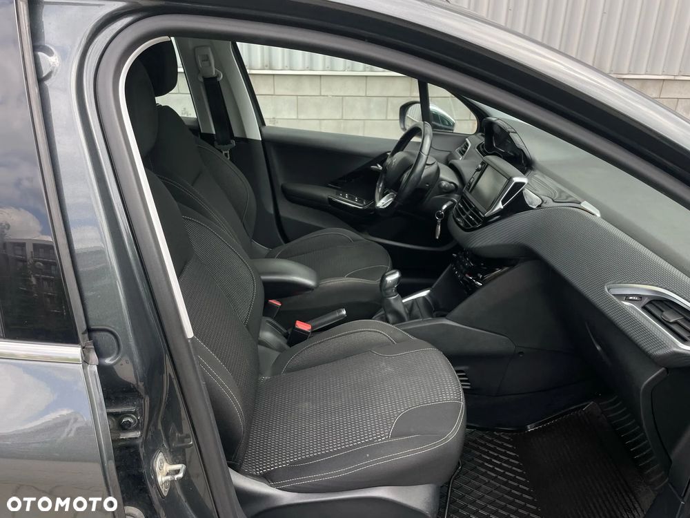 Peugeot 208 1.2 PureTech GPF Signature S&S - 8