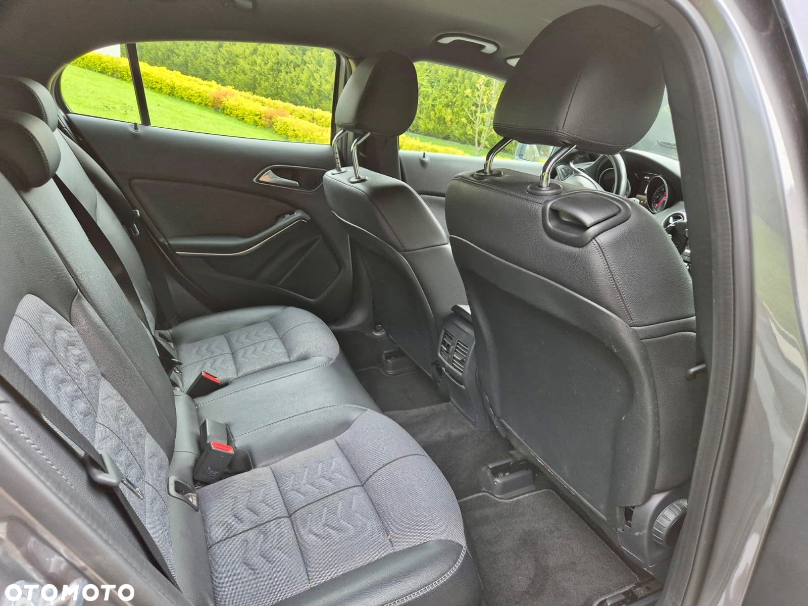 Mercedes-Benz GLA - 13