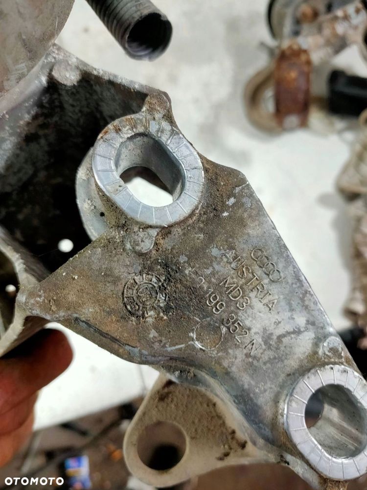 łapa silnika prawa audi a4 b7 2,0 2,7 3,0 tdi 8e0199352n - 3