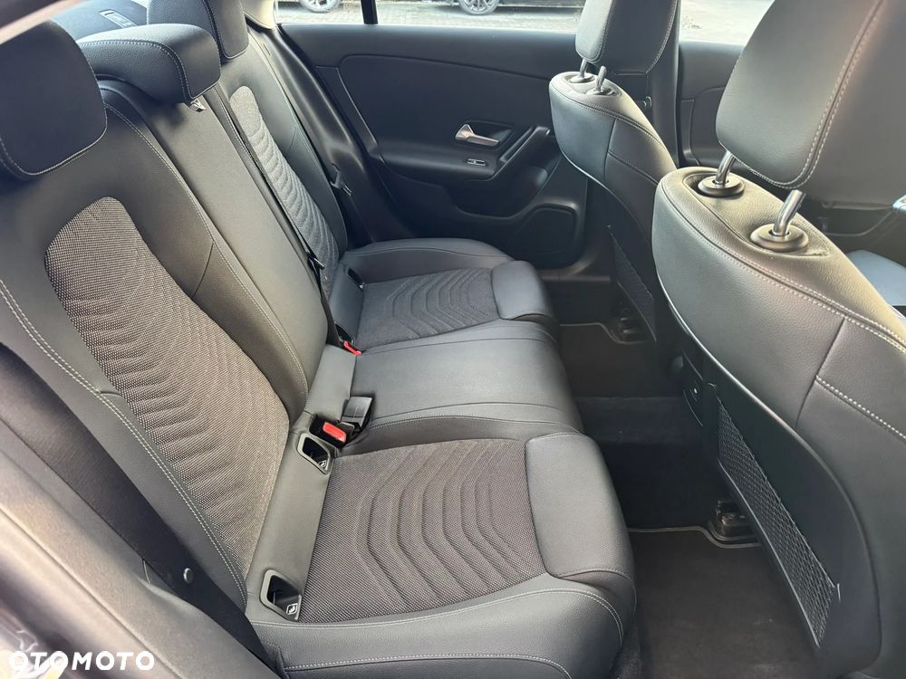 Mercedes-Benz CLA 200 Progressive 7G-DCT - 17