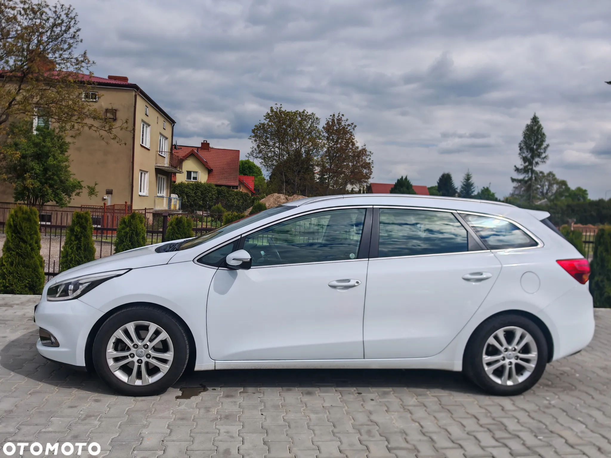 Kia Ceed 1.6 GDI SW Dream-Team Edition - 4