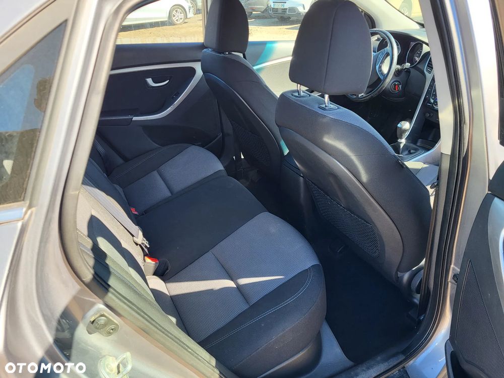 Hyundai i30 blue 1.6 CRDi Trend - 23