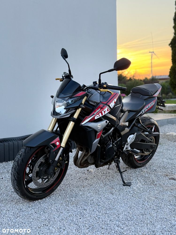 Suzuki GSR - 10
