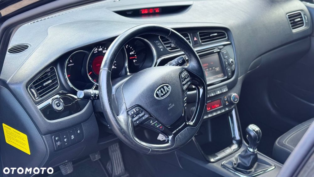 Kia Ceed 1.6 CRDi 128 Dream Team Edition - 37