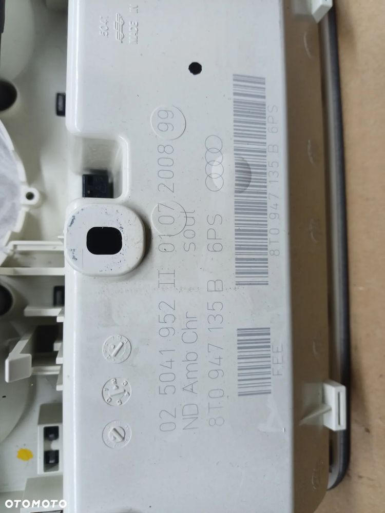Lampka podsufitki audi A5 8T S-line coupe 8T0947135B - 8