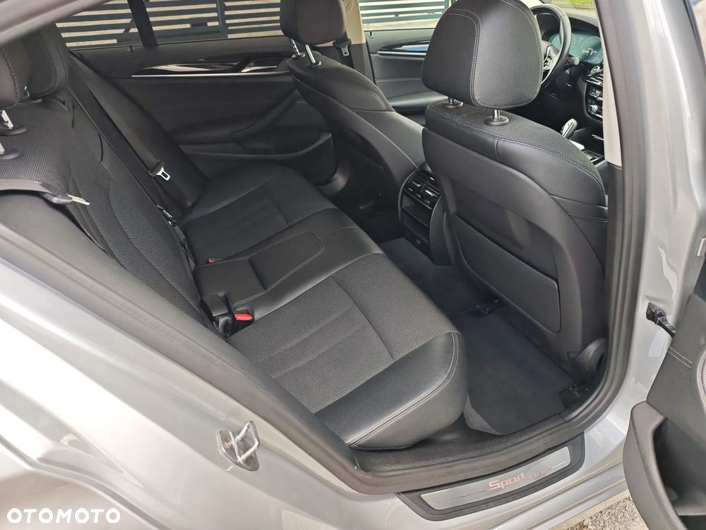 BMW Seria 5 530i Sport Line - 13