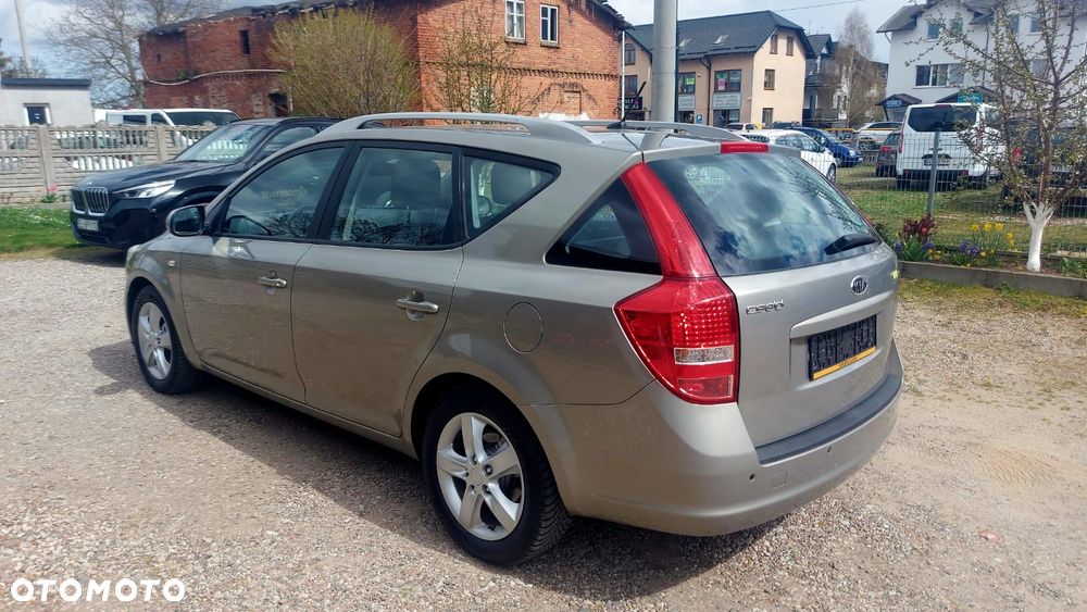 Kia Ceed - 12
