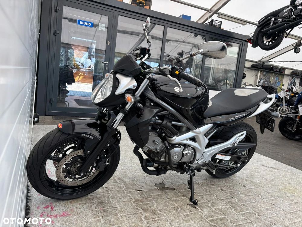 Suzuki Gladius - 17