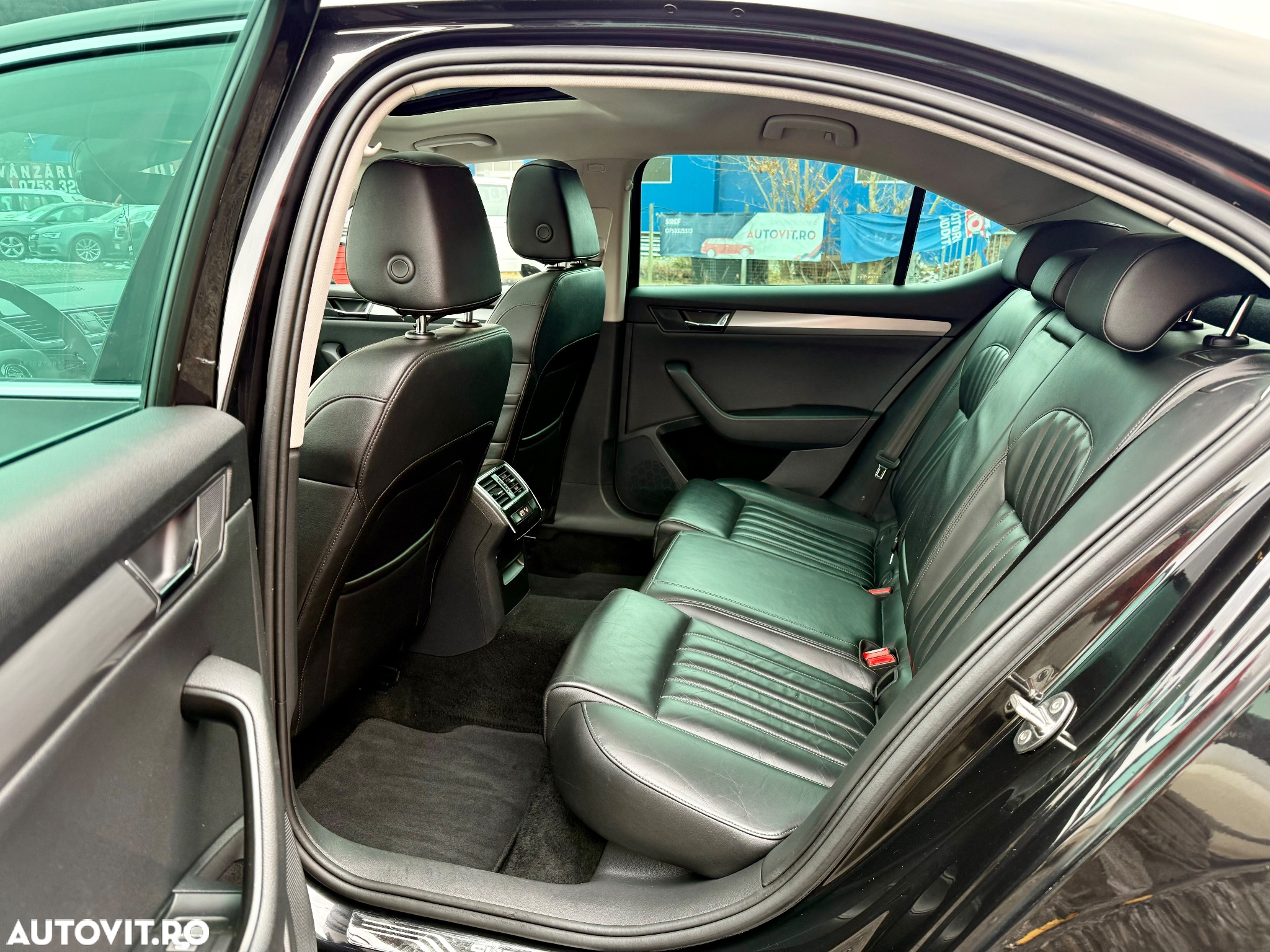 Skoda Superb 2.0 TDI DSG Premium Edition - 8