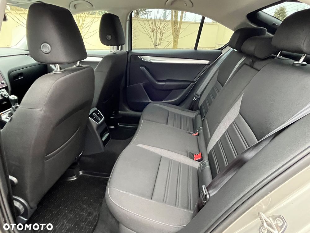 Skoda Octavia 1.4 TSI Ambition - 39