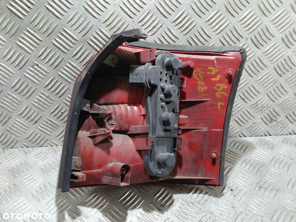 LAMPA LEWA TYLNA AUDI A4 B6 kombi - 2