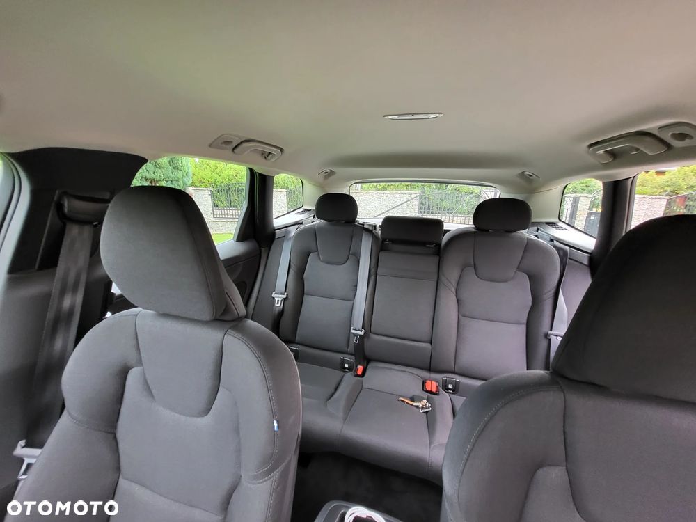 Volvo XC 60 B4 B Momentum - 12