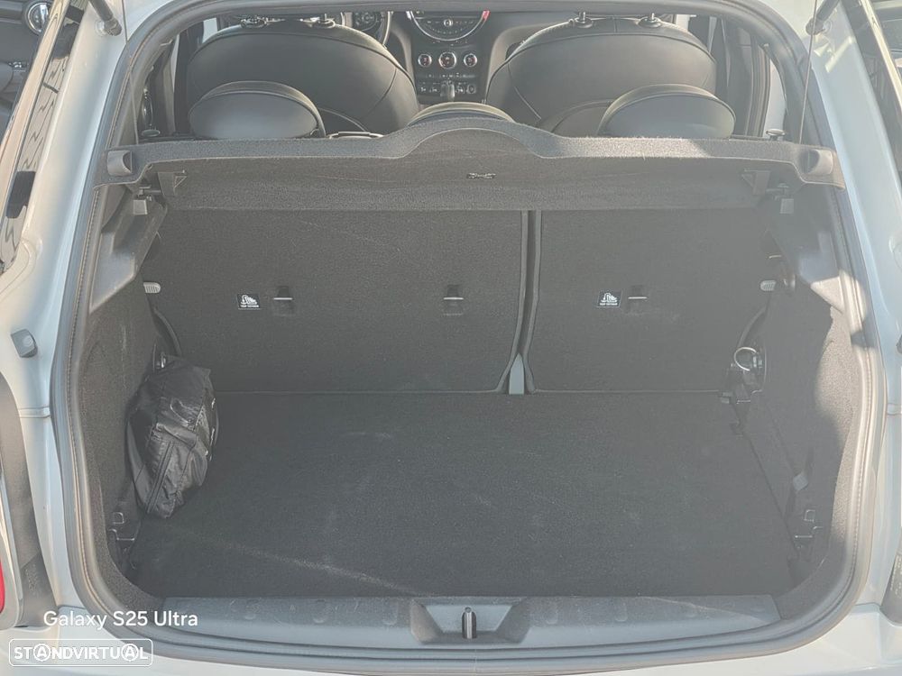 MINI 5 Portas Cooper D Auto - 18