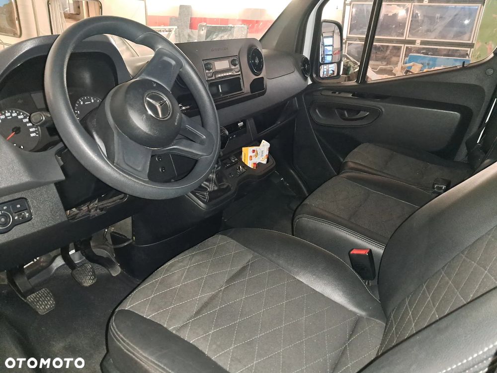 Mercedes-Benz Sprinter 907.221 - 16