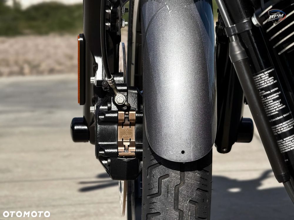 Harley-Davidson Softail Street Bob - 18