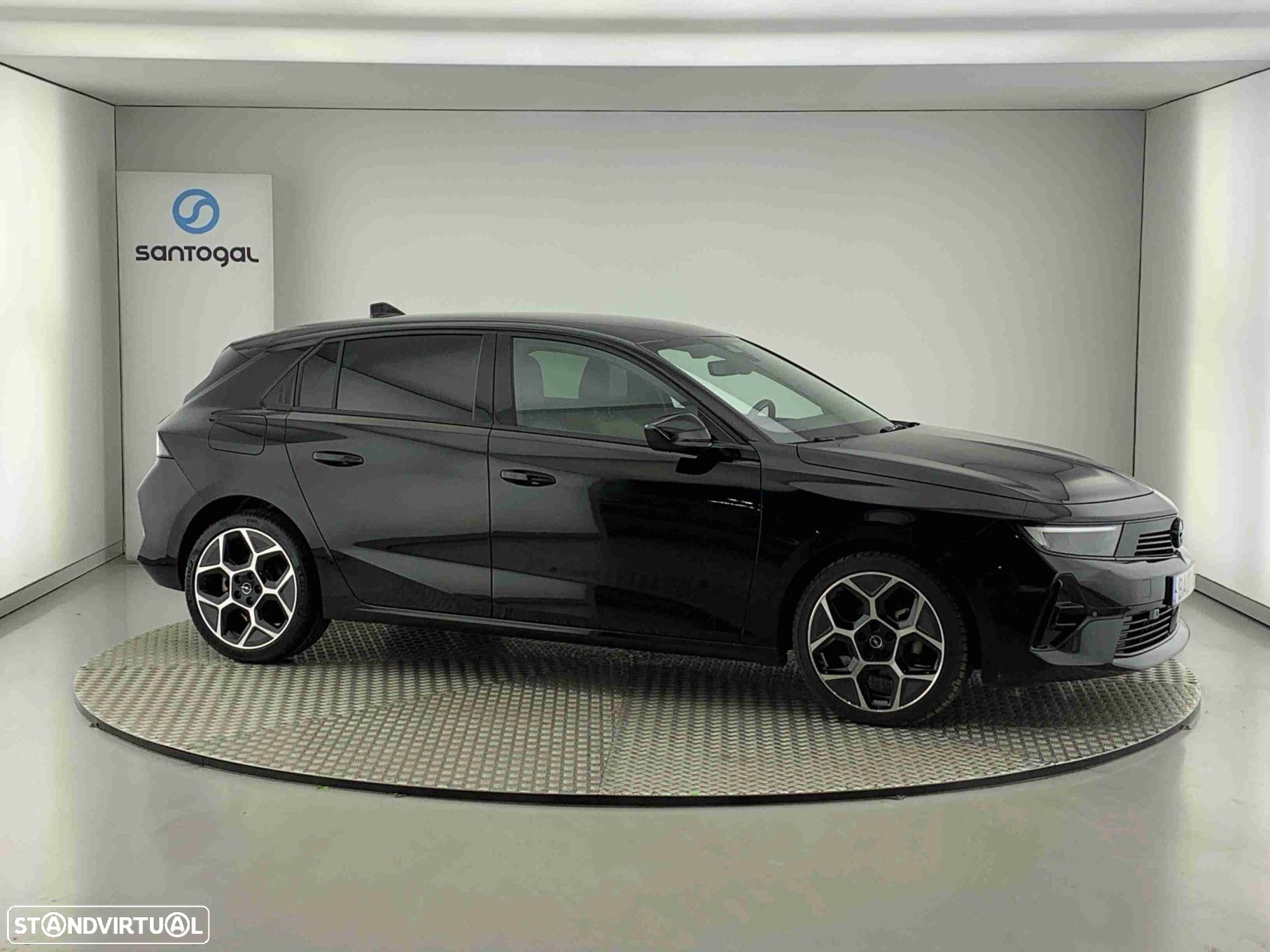 Opel Astra 1.2 T GS - 1