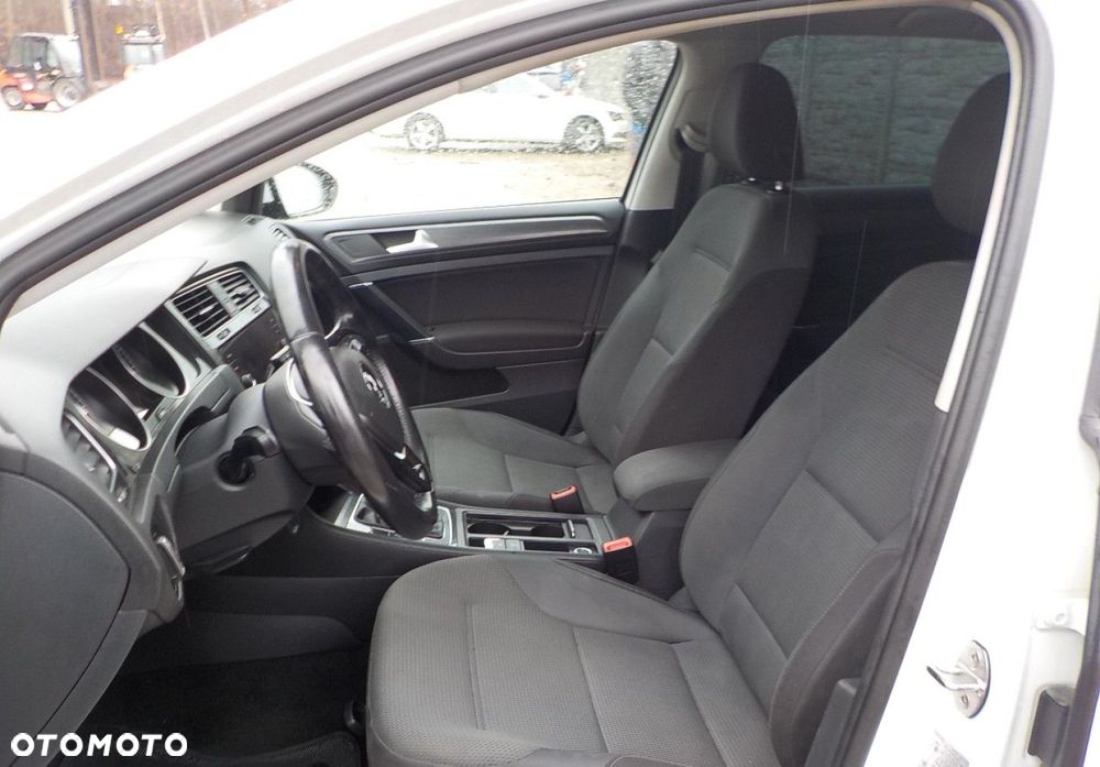 Volkswagen Golf - 24