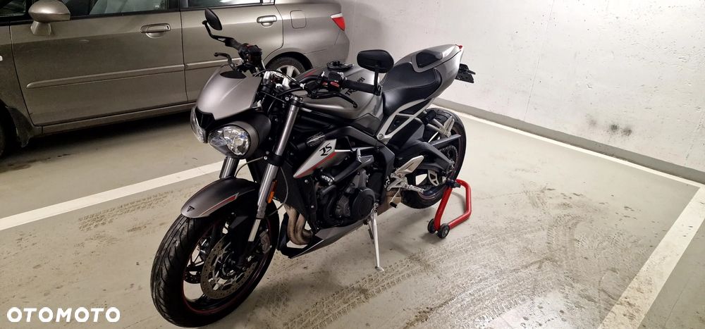 Triumph Street Triple - 1